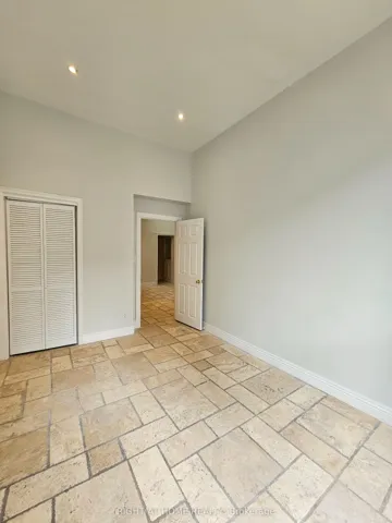 550 Yonge Street 2f, Toronto C01, ON M4Y 1Y8