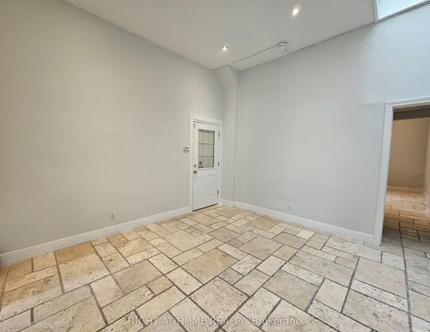 550 Yonge Street 2f, Toronto C01, ON M4Y 1Y8