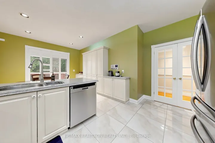 352 Deloraine Avenue, Toronto C04, ON M5M 2B6