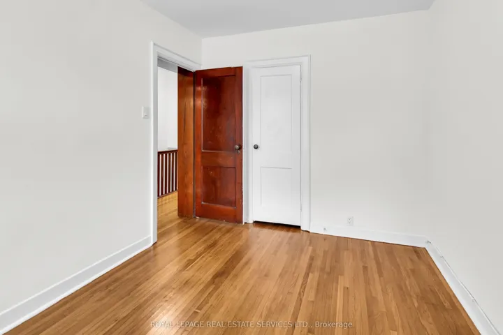 56 Arlington Avenue, Toronto C02, ON M6G 3K8