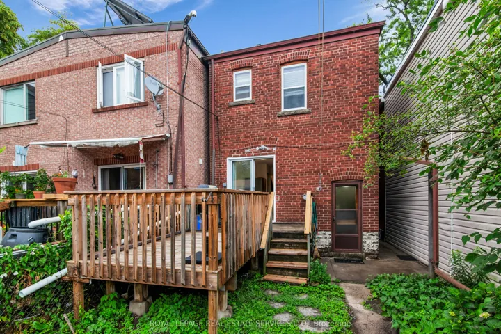 56 Arlington Avenue, Toronto C02, ON M6G 3K8