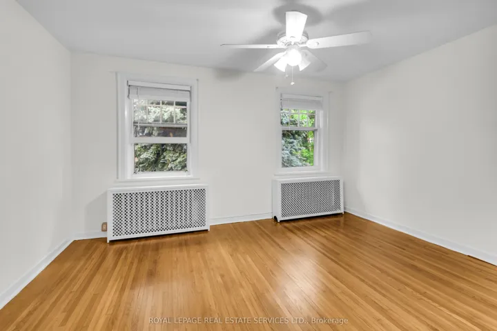 56 Arlington Avenue, Toronto C02, ON M6G 3K8