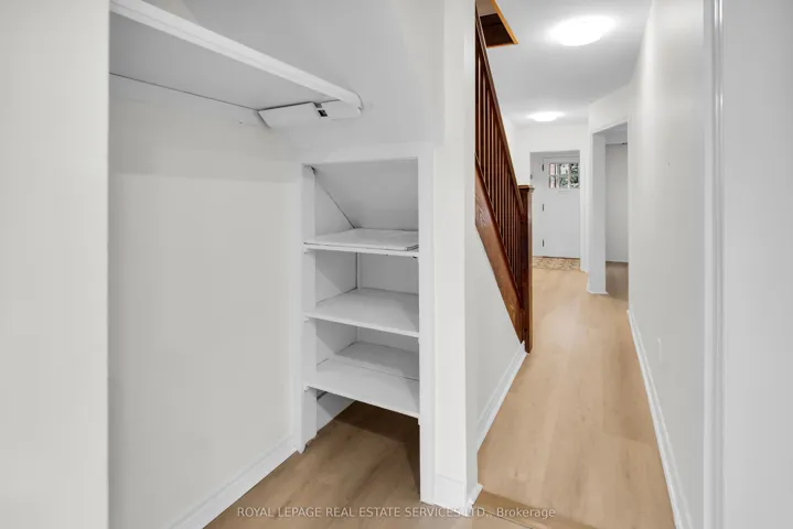 56 Arlington Avenue, Toronto C02, ON M6G 3K8
