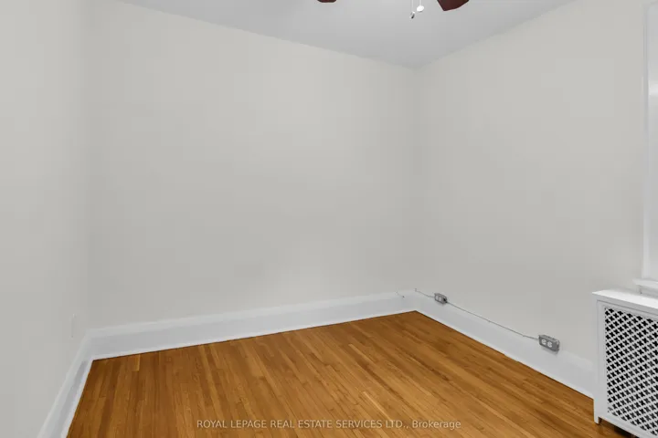 56 Arlington Avenue, Toronto C02, ON M6G 3K8