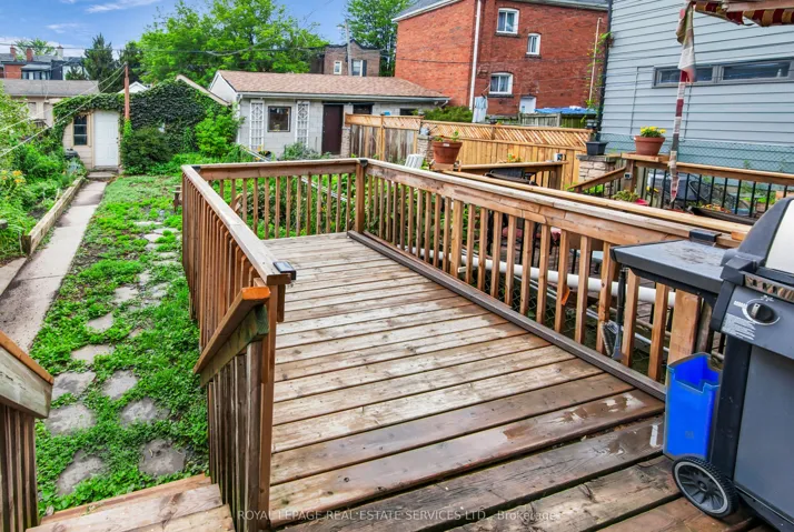 56 Arlington Avenue, Toronto C02, ON M6G 3K8
