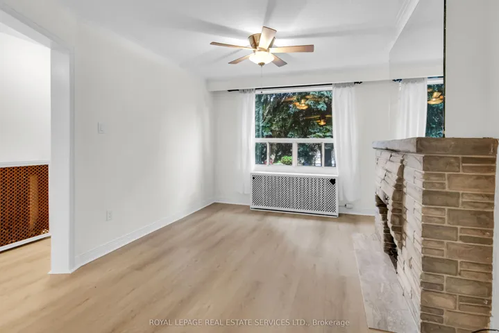 56 Arlington Avenue, Toronto C02, ON M6G 3K8