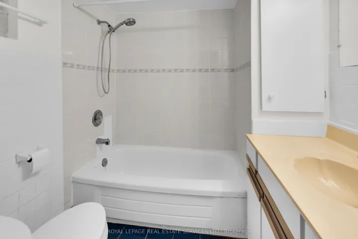 56 Arlington Avenue, Toronto C02, ON M6G 3K8