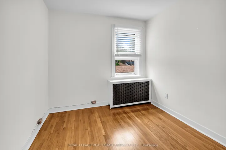 56 Arlington Avenue, Toronto C02, ON M6G 3K8
