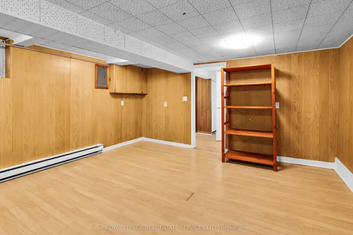 56 Arlington Avenue, Toronto C02, ON M6G 3K8