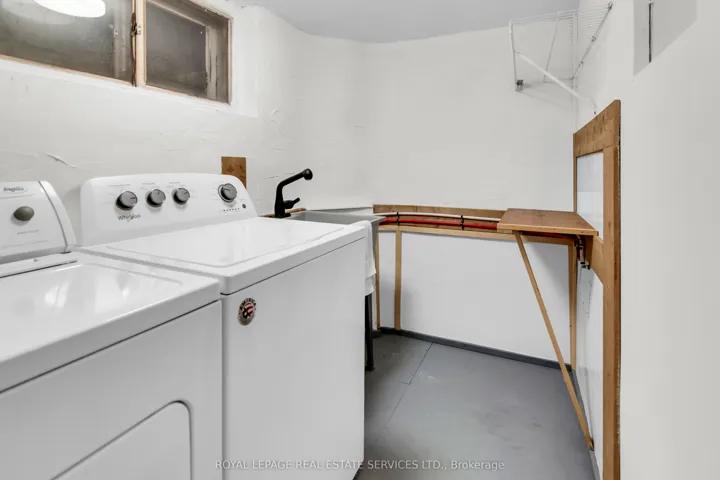 56 Arlington Avenue, Toronto C02, ON M6G 3K8
