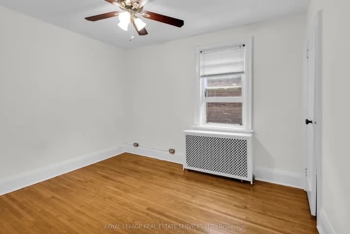 56 Arlington Avenue, Toronto C02, ON M6G 3K8