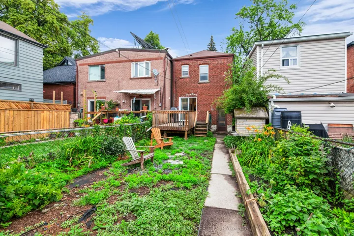 56 Arlington Avenue, Toronto C02, ON M6G 3K8