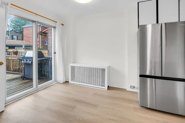 56 Arlington Avenue, Toronto C02, ON M6G 3K8