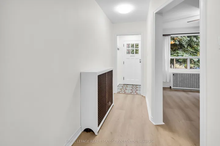 56 Arlington Avenue, Toronto C02, ON M6G 3K8