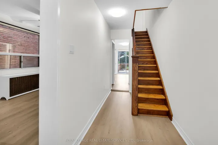 56 Arlington Avenue, Toronto C02, ON M6G 3K8