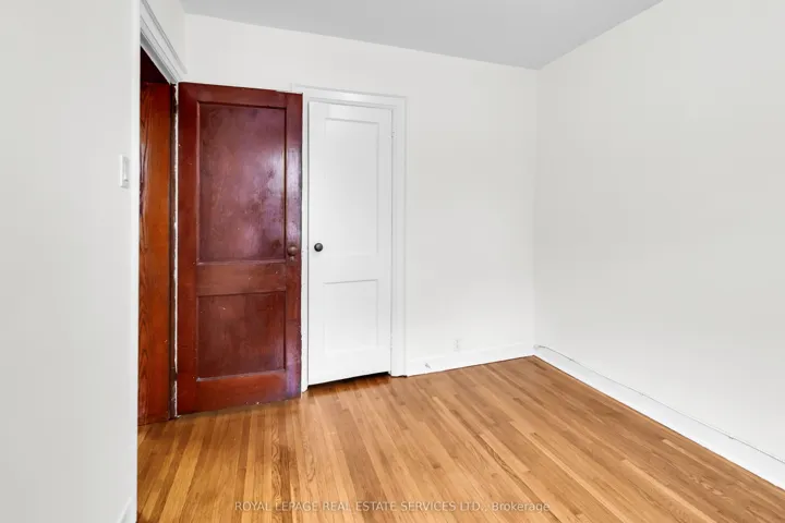 56 Arlington Avenue, Toronto C02, ON M6G 3K8