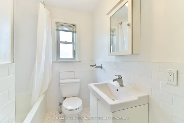 6 Lennox Street Upper, Toronto C01, ON M5S 1L4