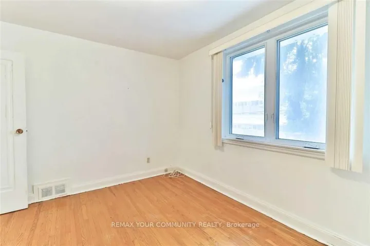 6 Lennox Street Upper, Toronto C01, ON M5S 1L4