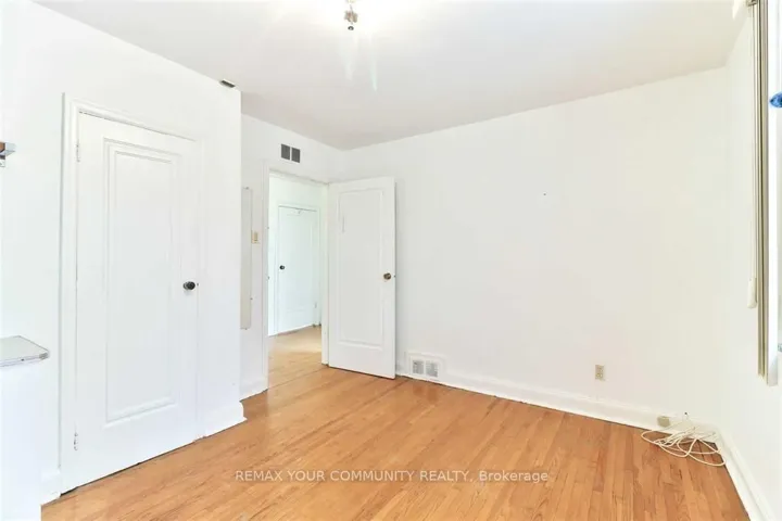 6 Lennox Street Upper, Toronto C01, ON M5S 1L4