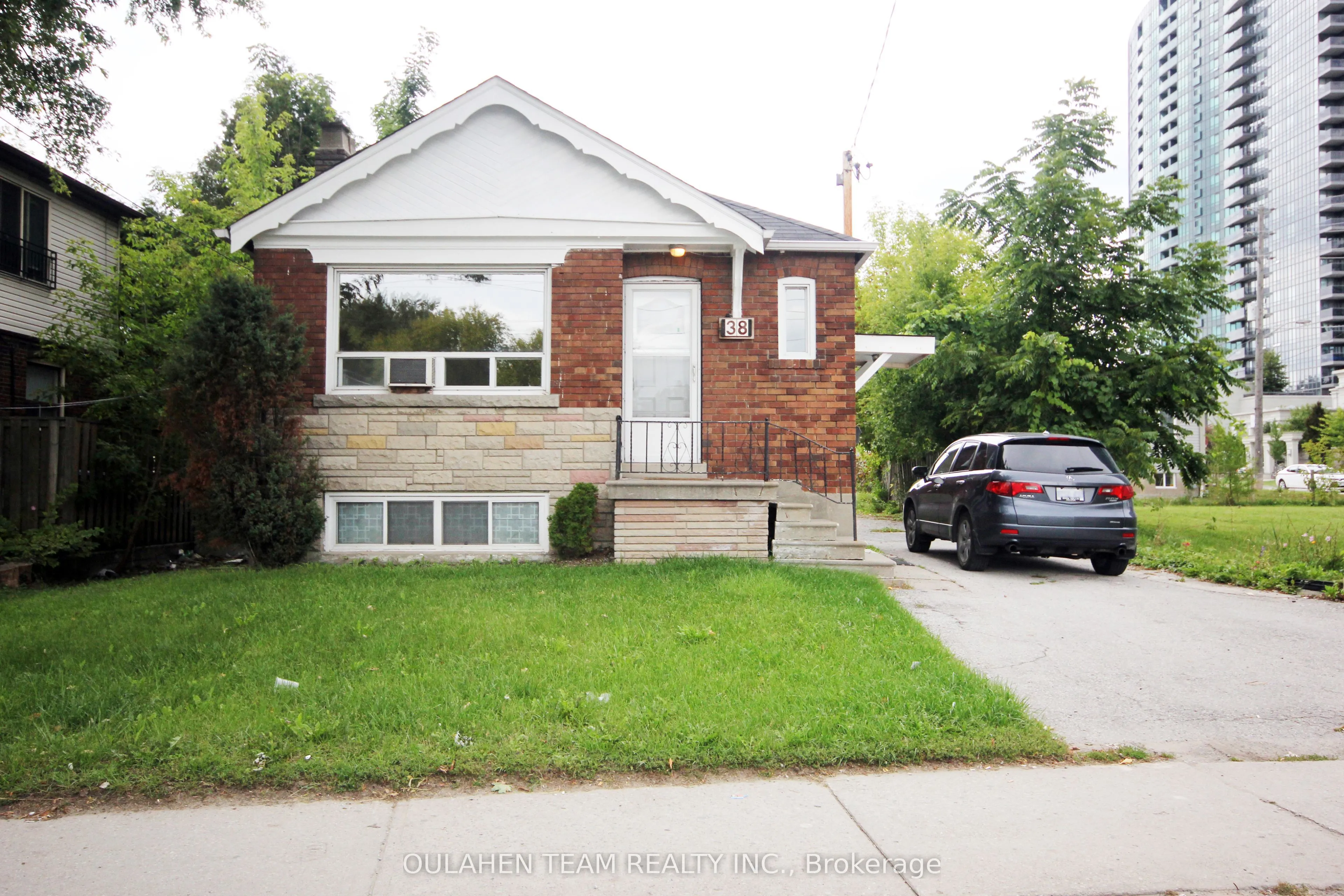 Detached Home For Lease | C13565746
