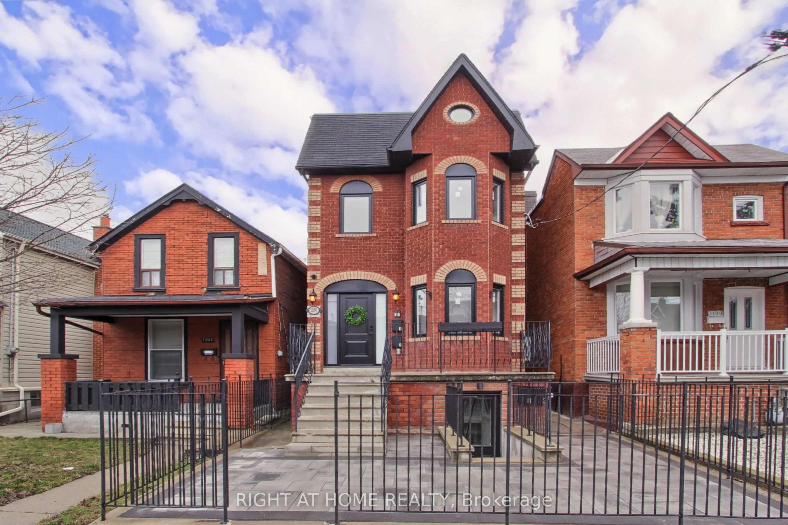 Detached Home For Lease | C13576086