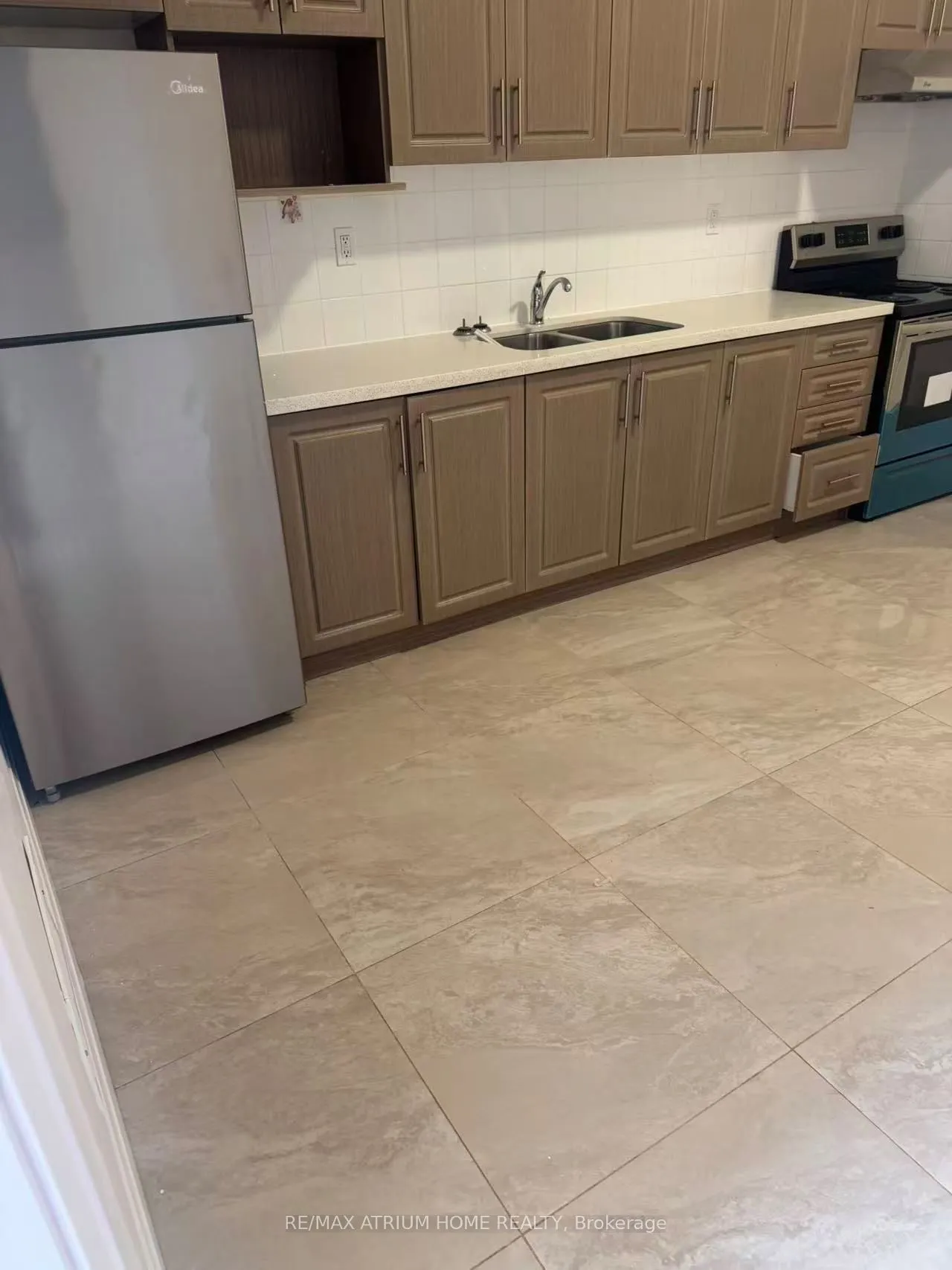 Property For Lease | C13576308