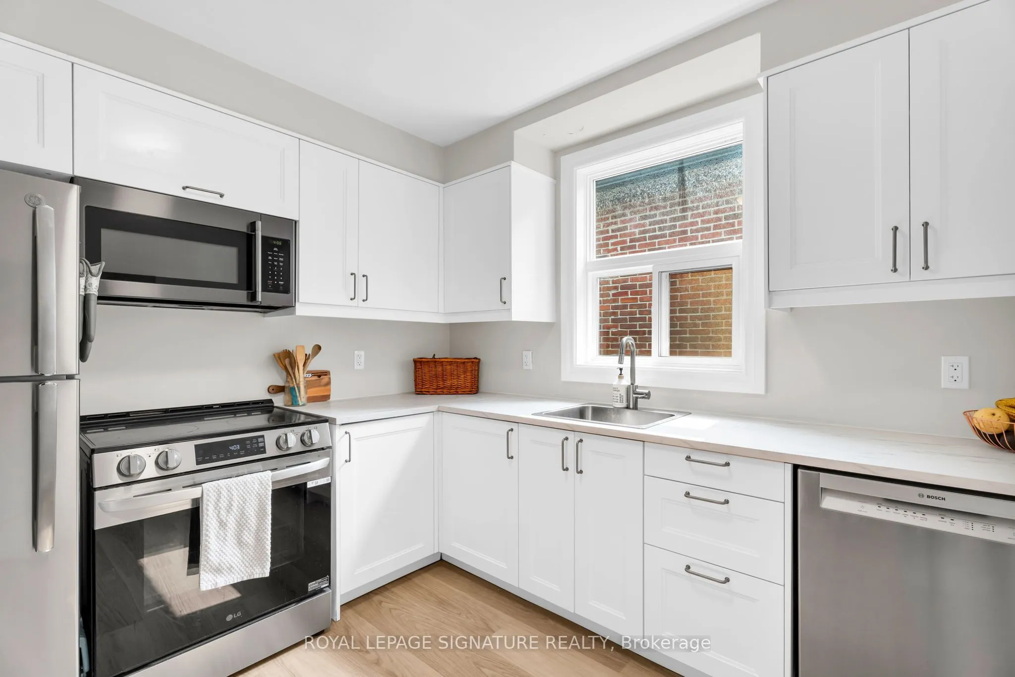 Multiplex For Lease | C13598690
