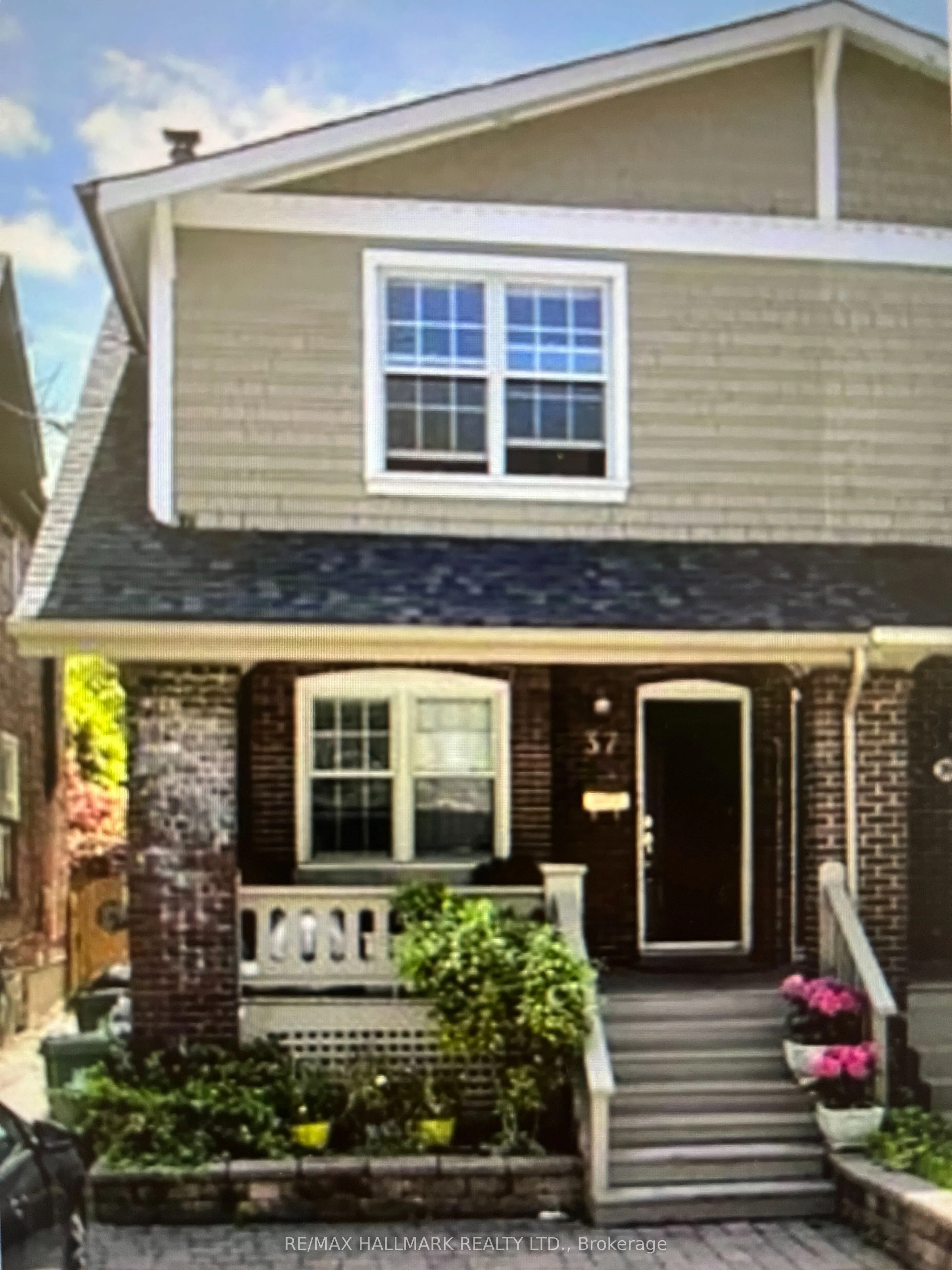 Semi-Detached Home For Lease | C13602038