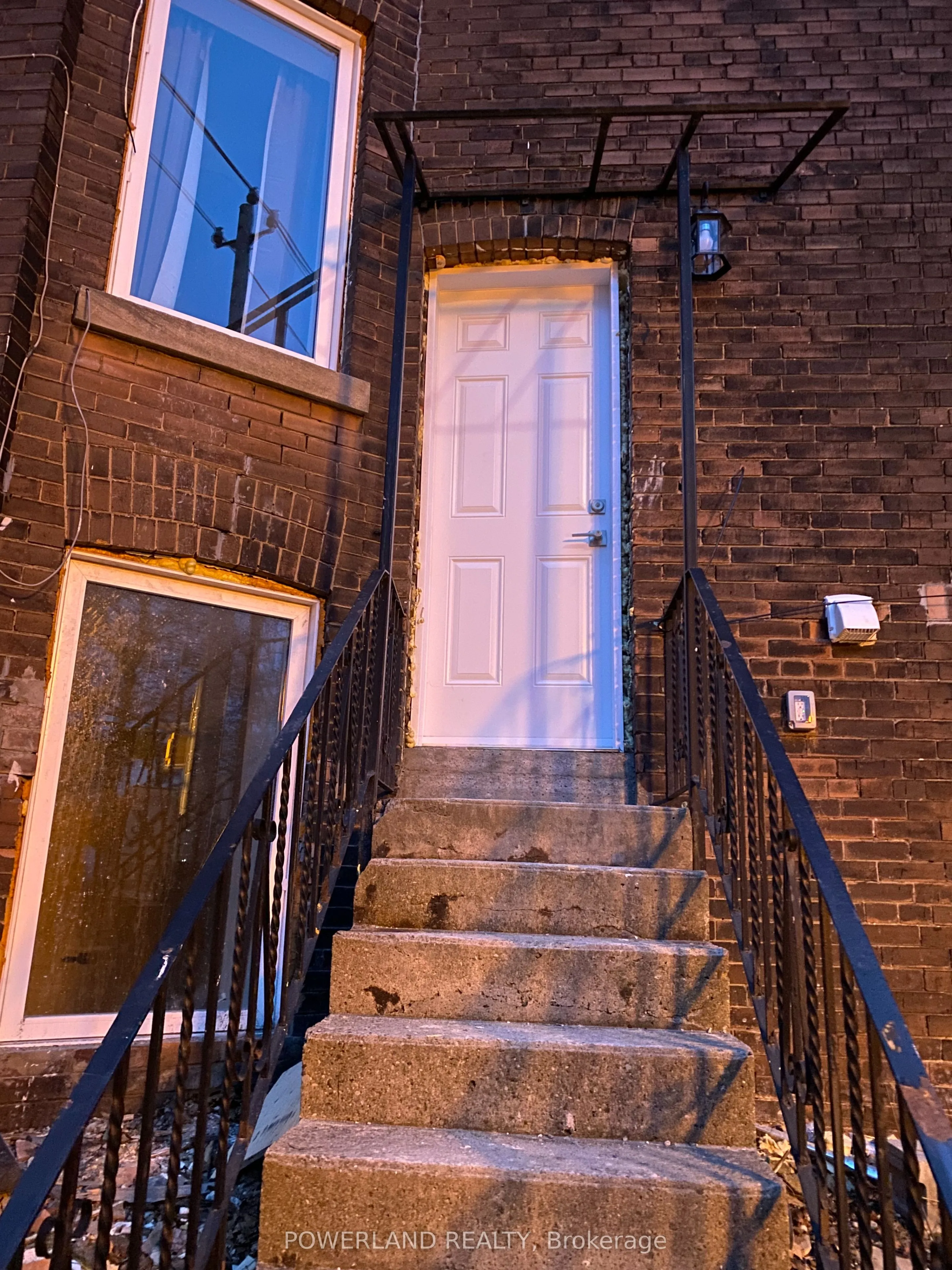 Semi-Detached Home For Lease | C13606024
