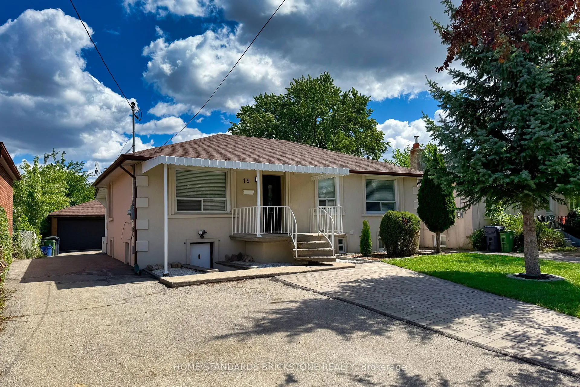 Detached Home For Sale | C13615696