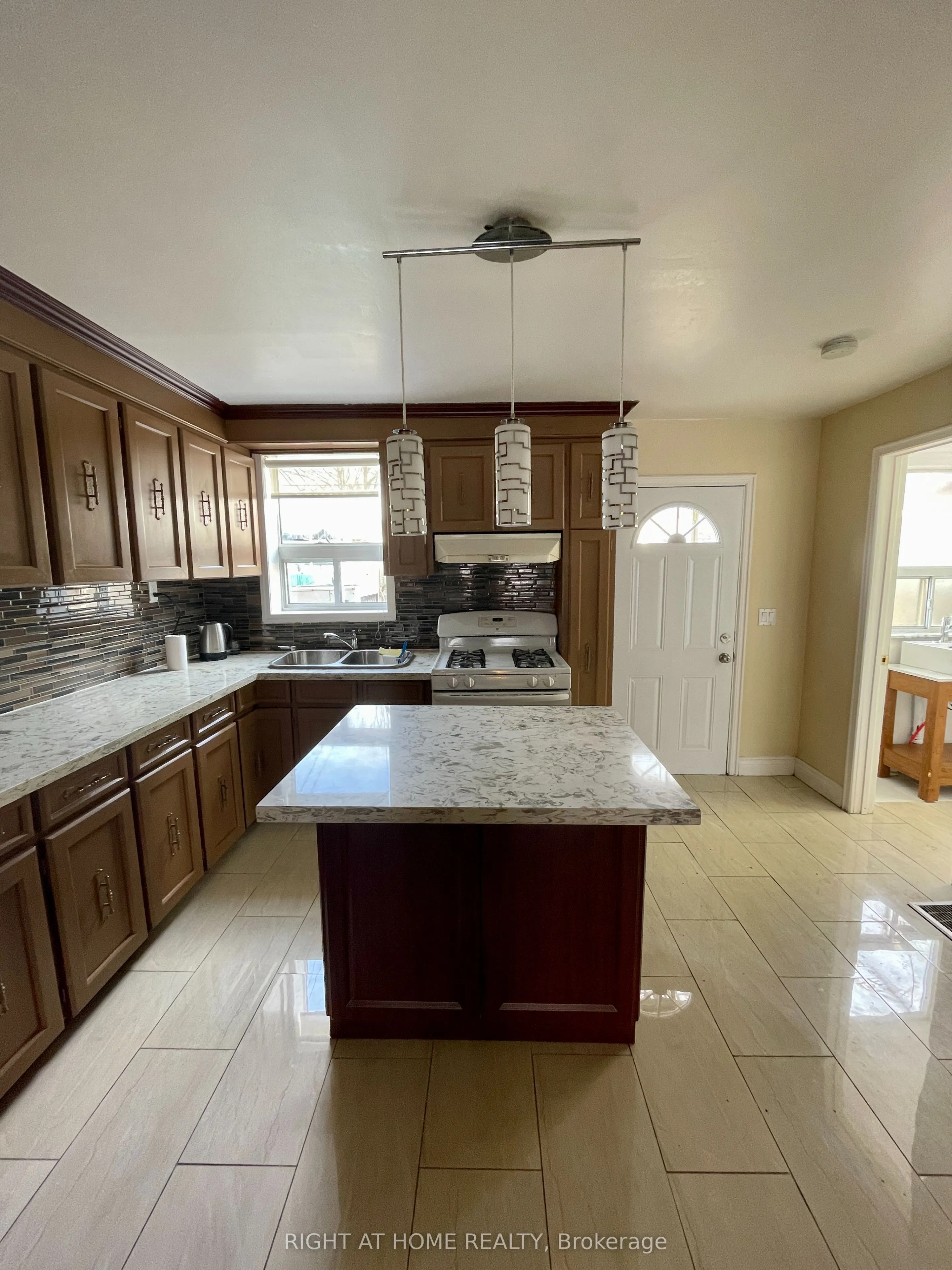 Detached Home For Lease | C13618270