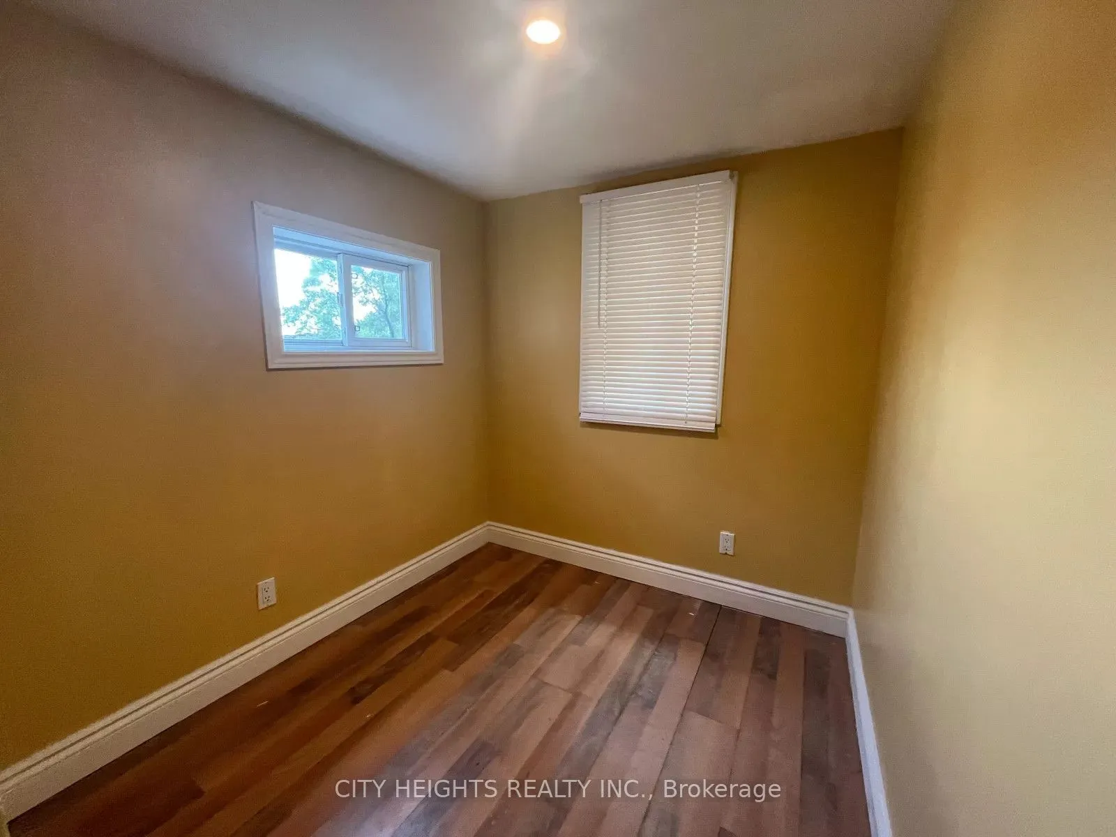 Triplex For Lease | C13646064