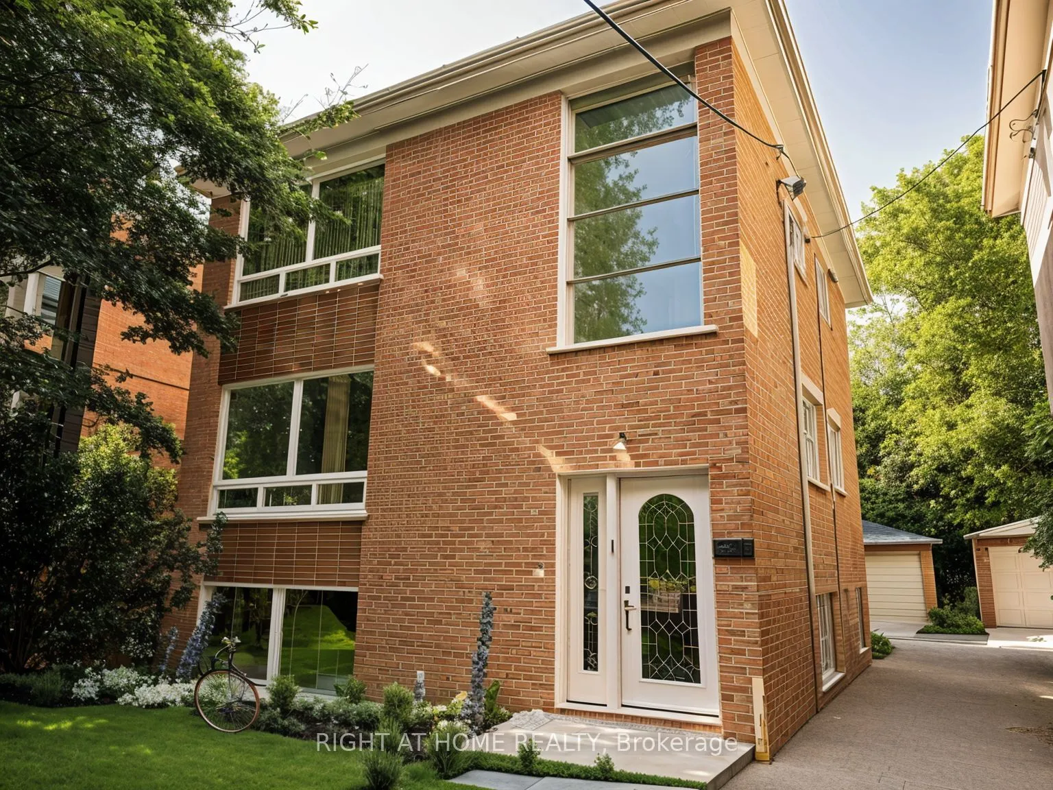 Triplex For Lease | C13654886