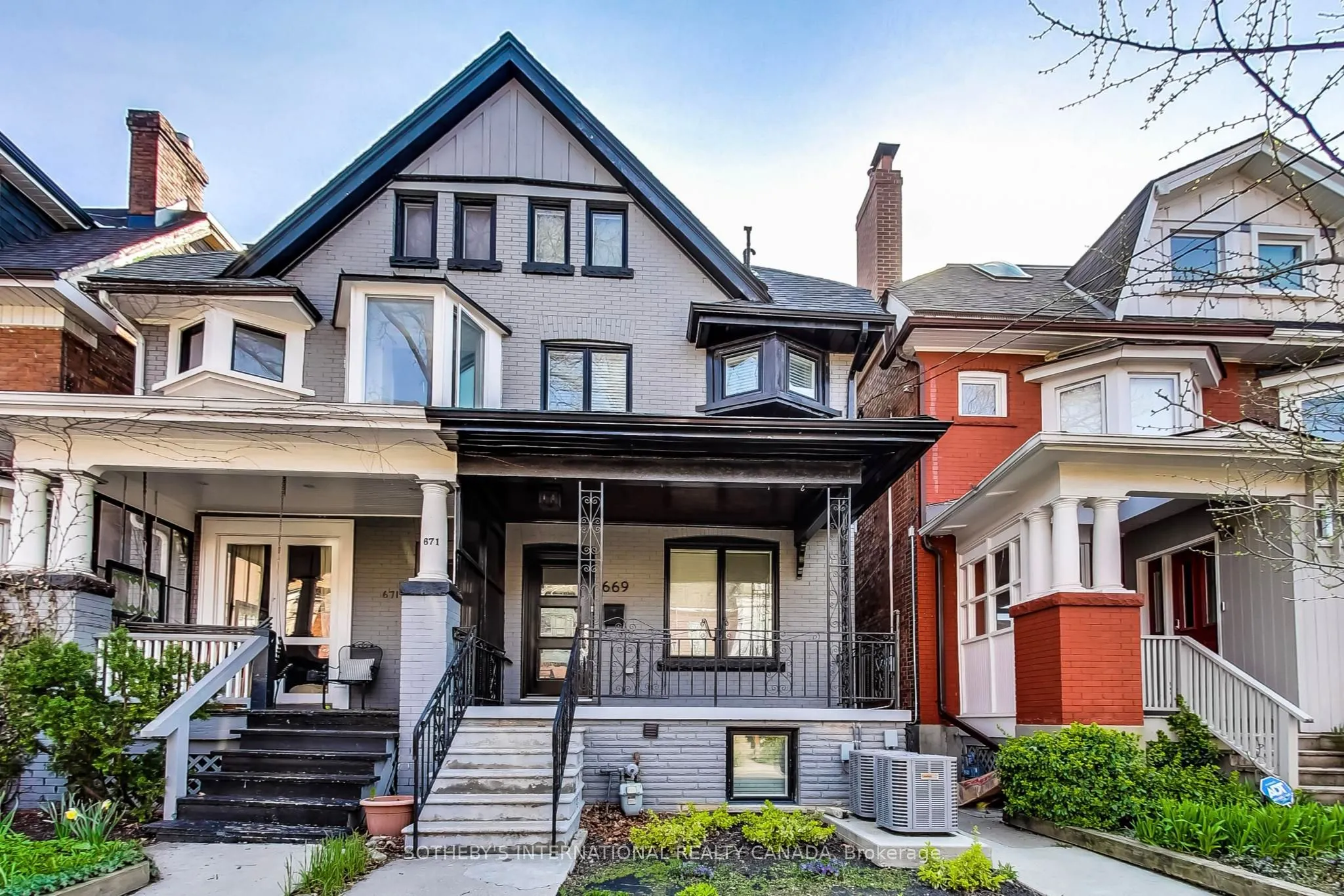 Triplex For Lease | C13671340