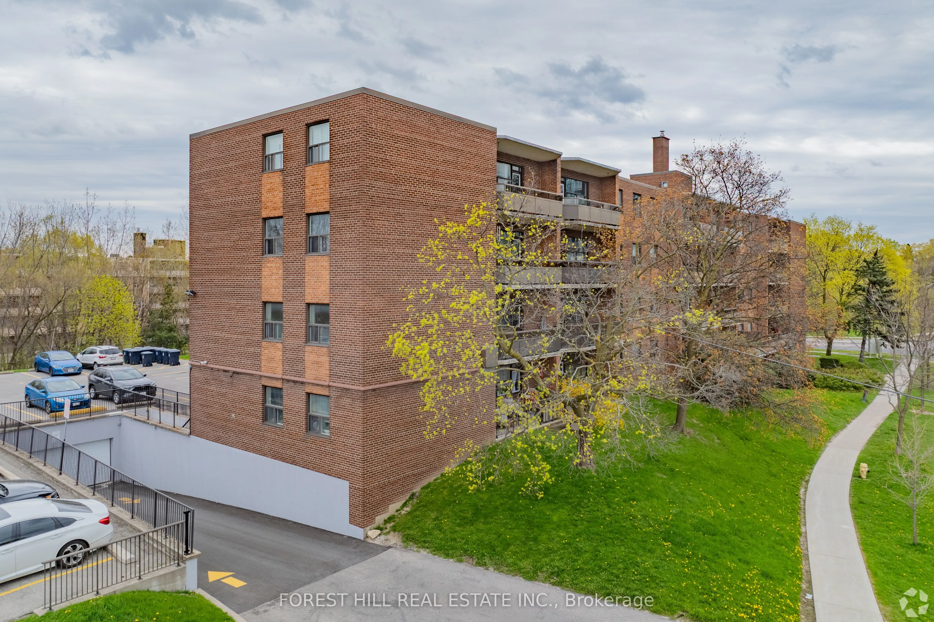 Multiplex For Lease | C13676126