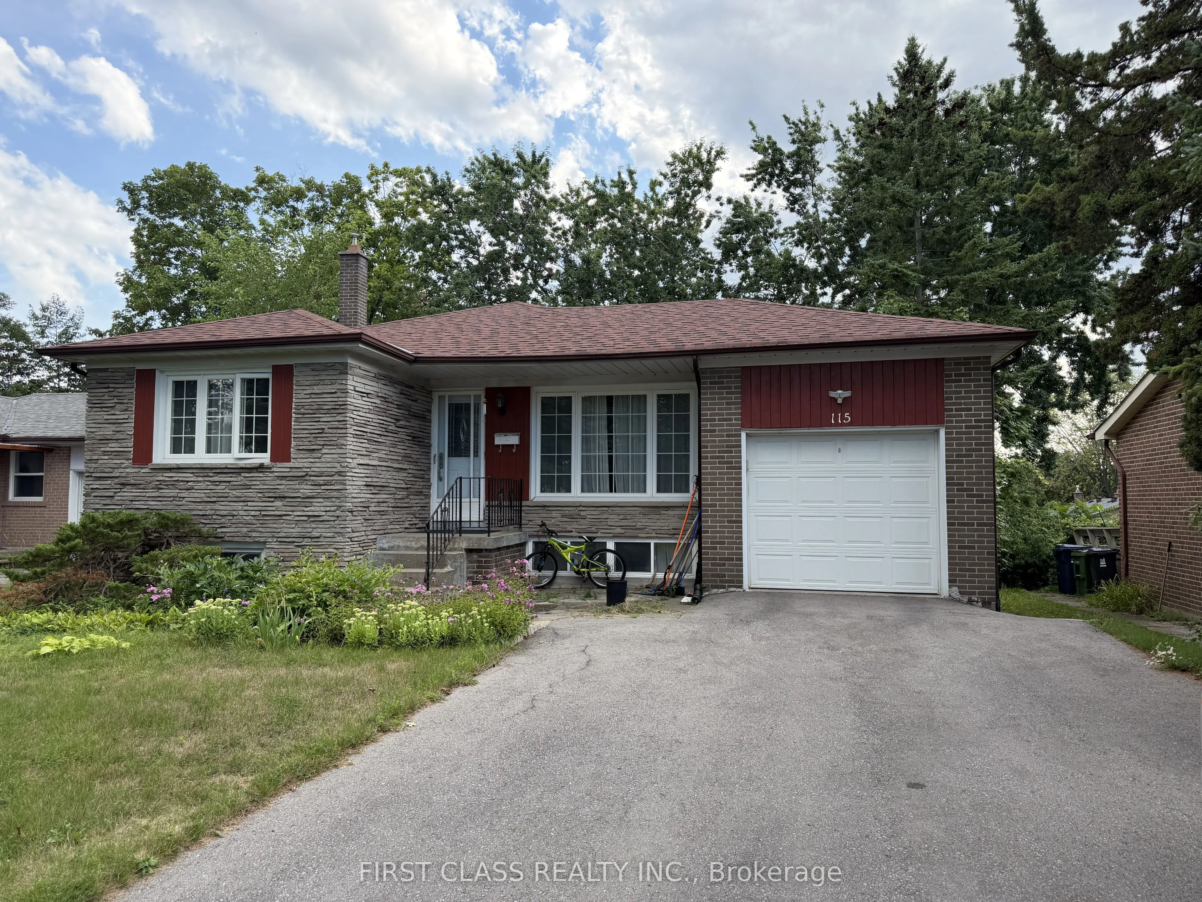 Detached Home For Lease | C13680722
