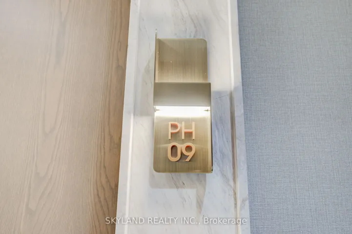 30 Inn On The Park Drive, Toronto C13, ON M3C 0P7
