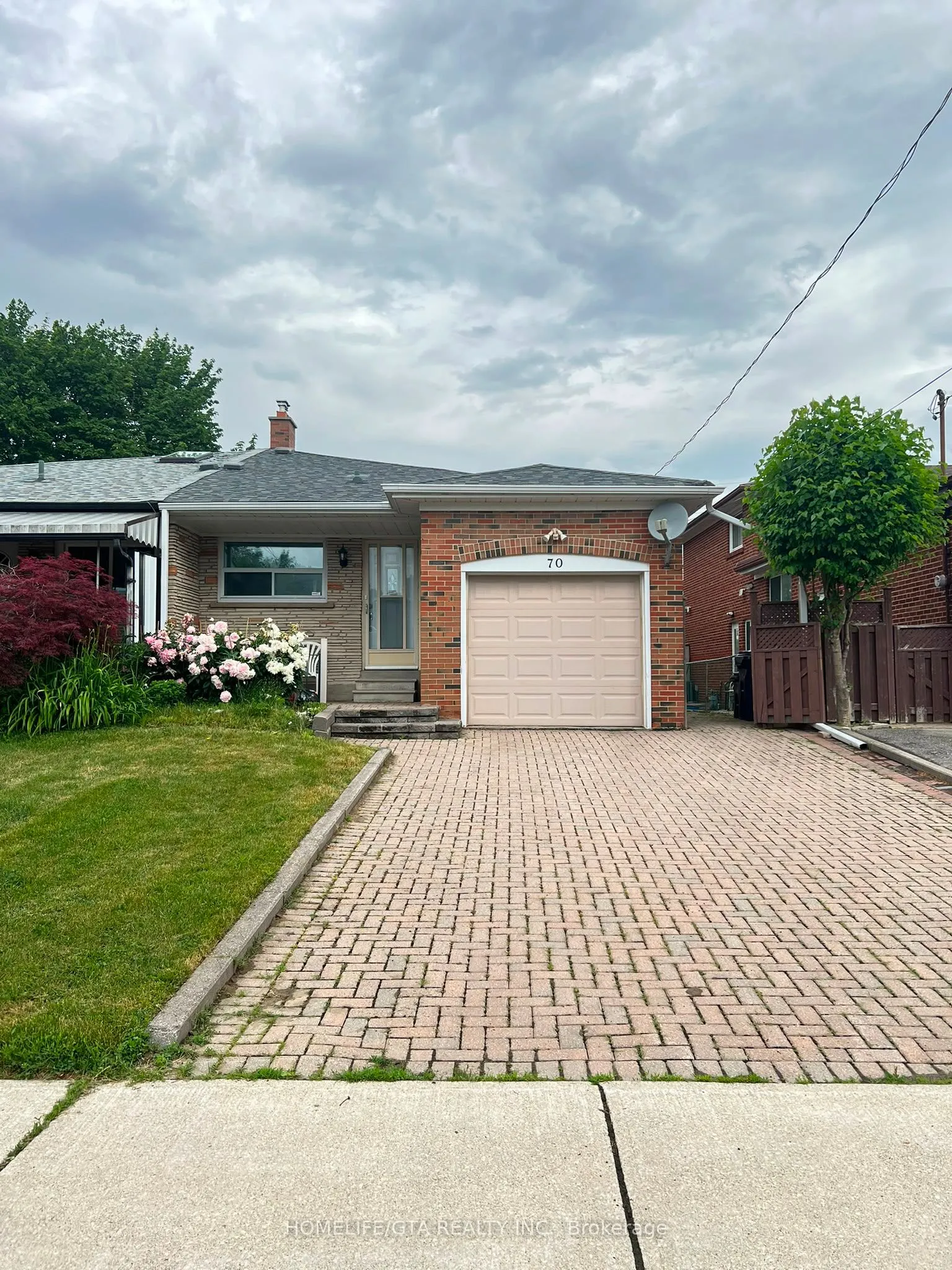 Semi-Detached Home For Sale | C13689378