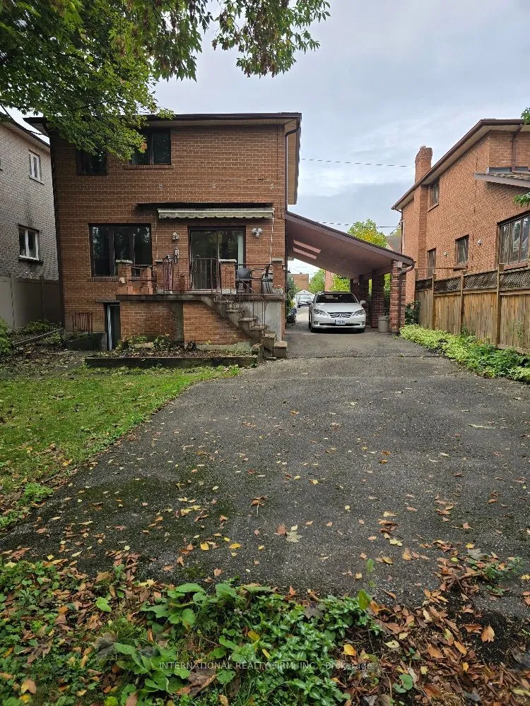 Detached Home For Lease | C13702306