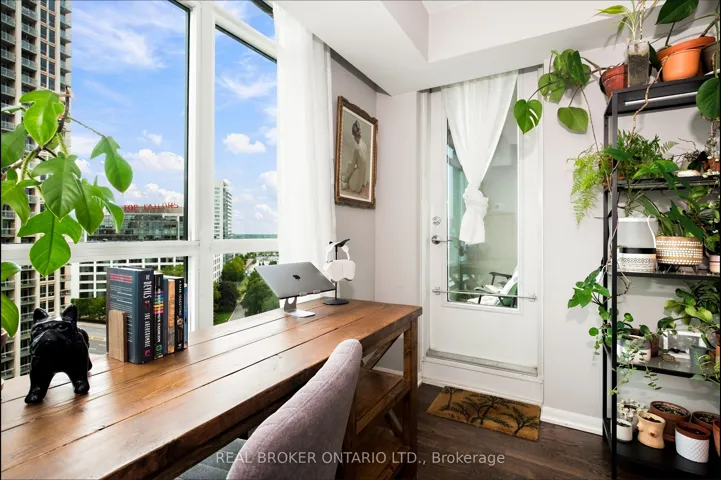 215 Fort York Boulevard, Toronto C01, ON M5V 4A2