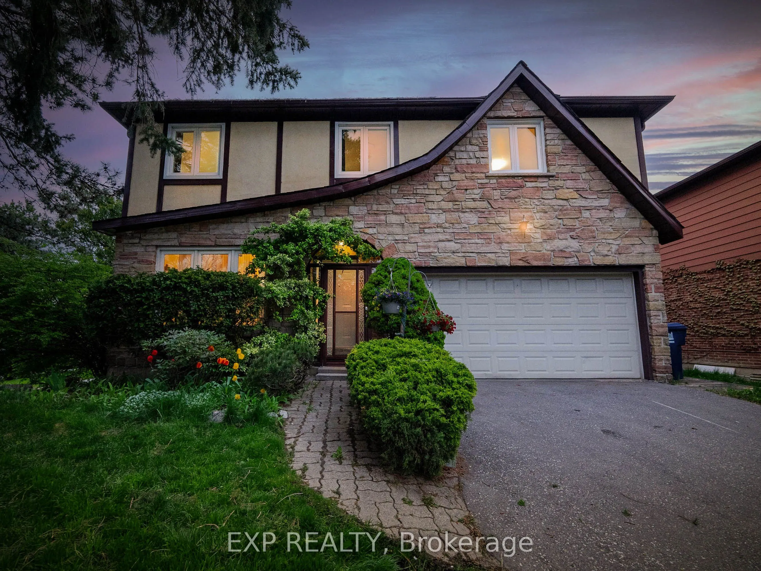 Detached Home For Lease | C13706810