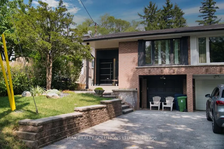 31 Lochinvar Crescent, Toronto C13, ON M3A 3J9