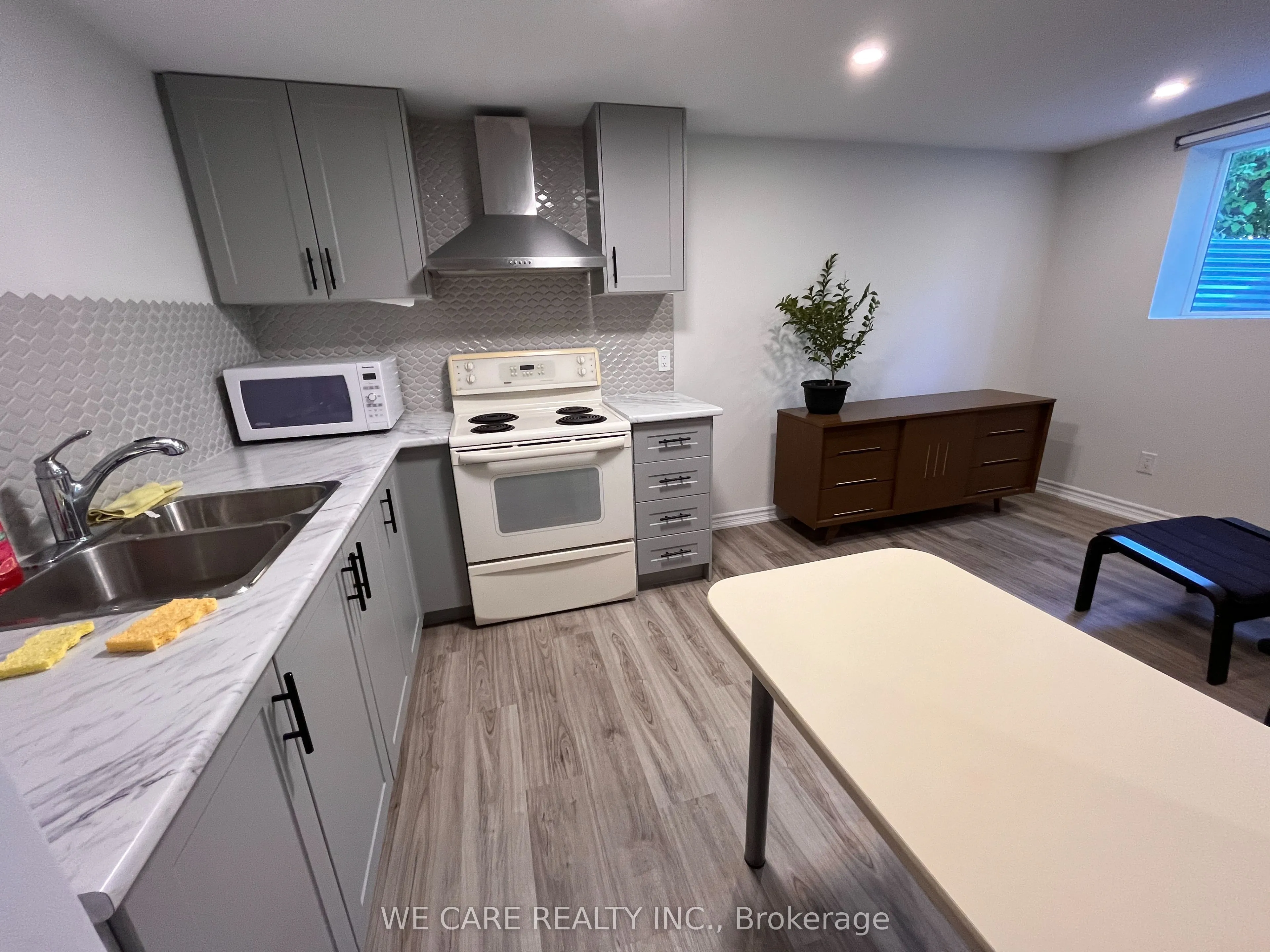Detached Home For Lease | C13712614