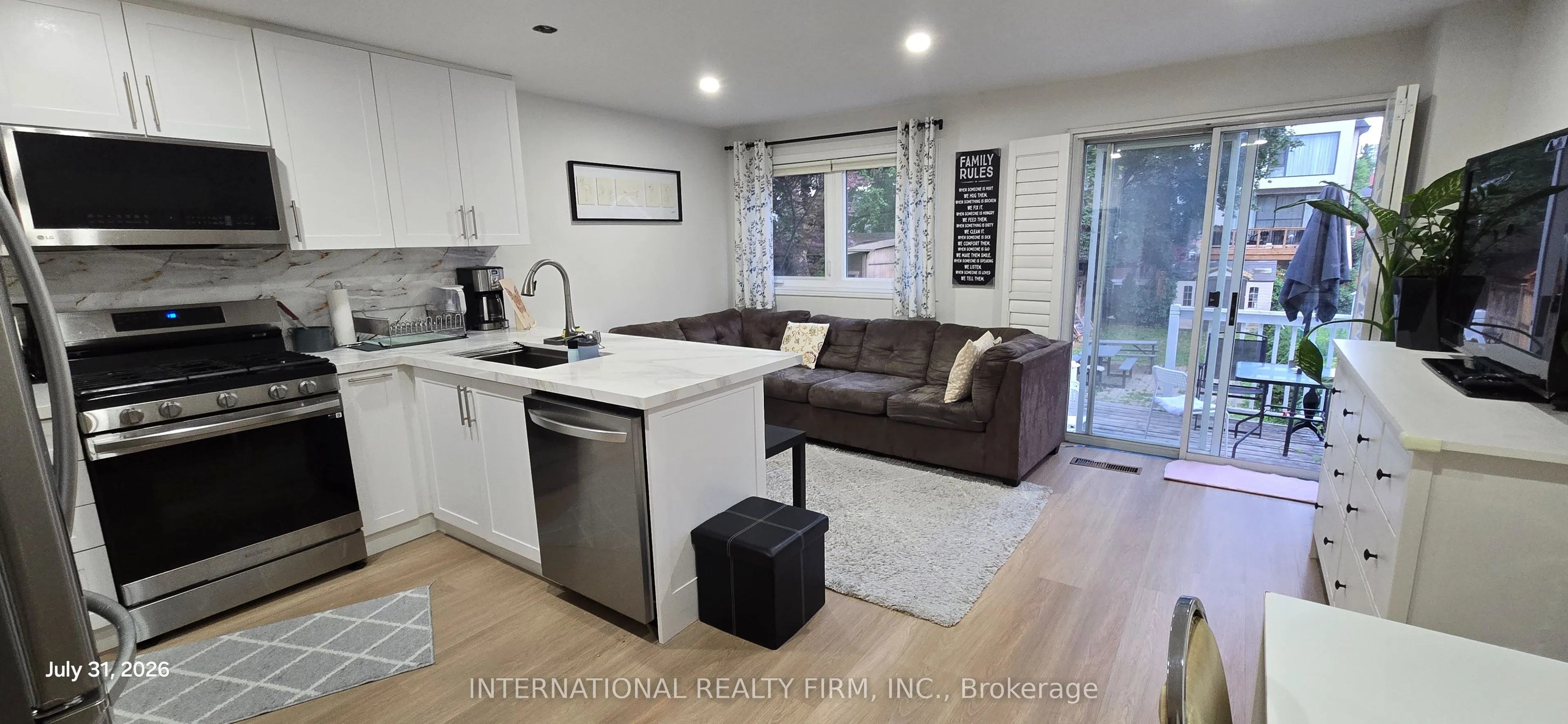 Triplex For Lease | C13725870