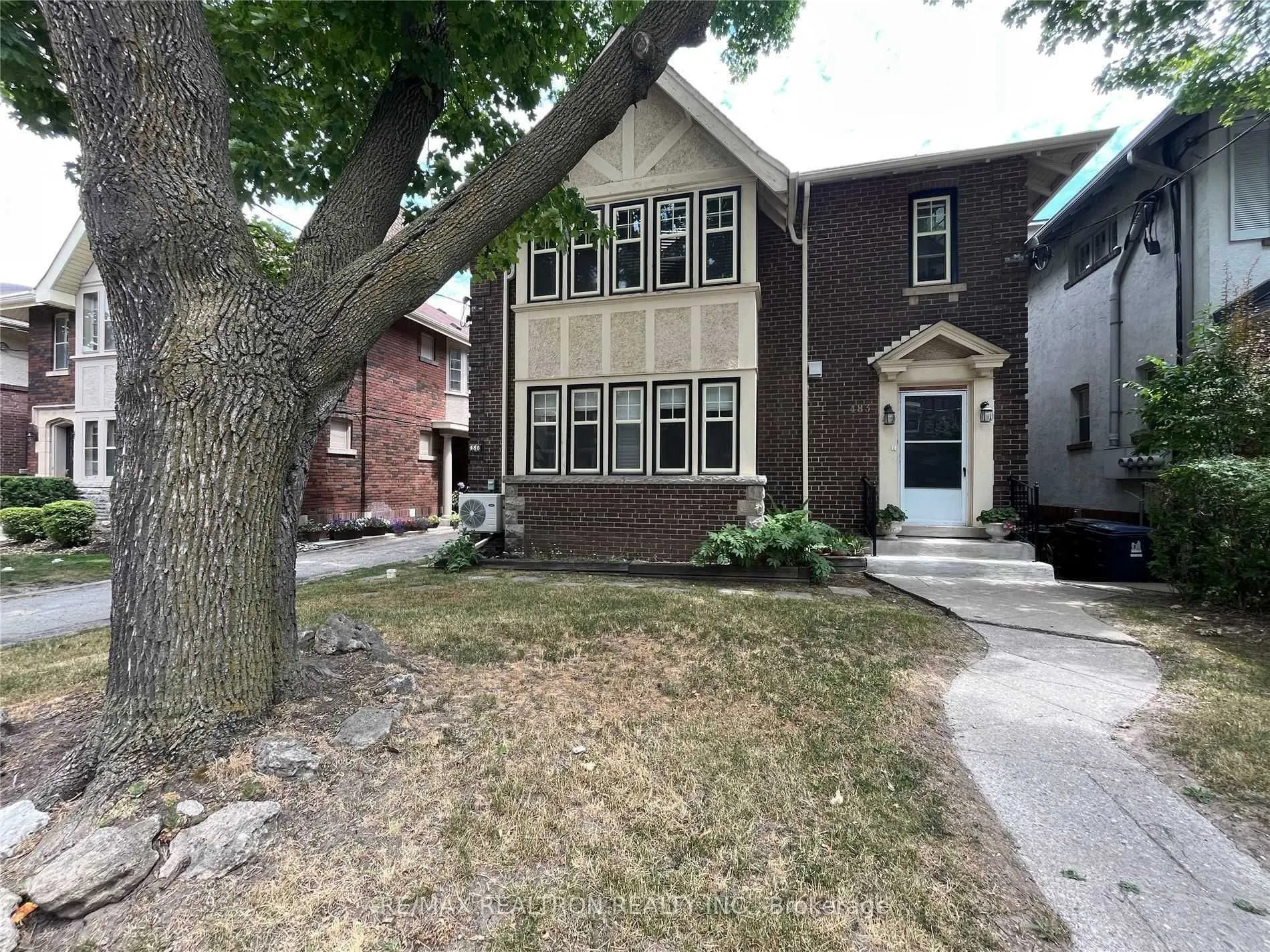 Detached Home For Lease | C13731140