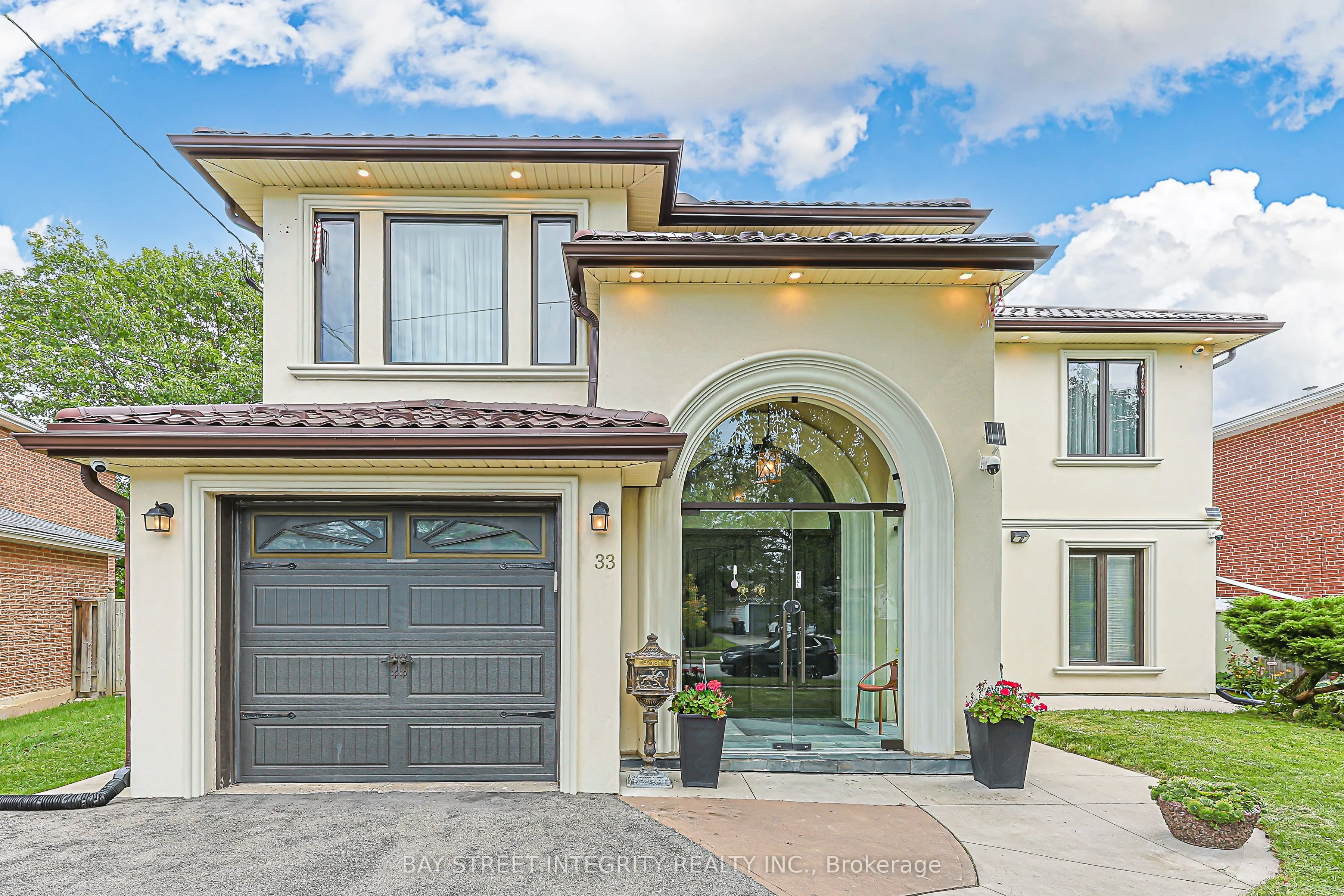 Detached Home For Sale | C13735400