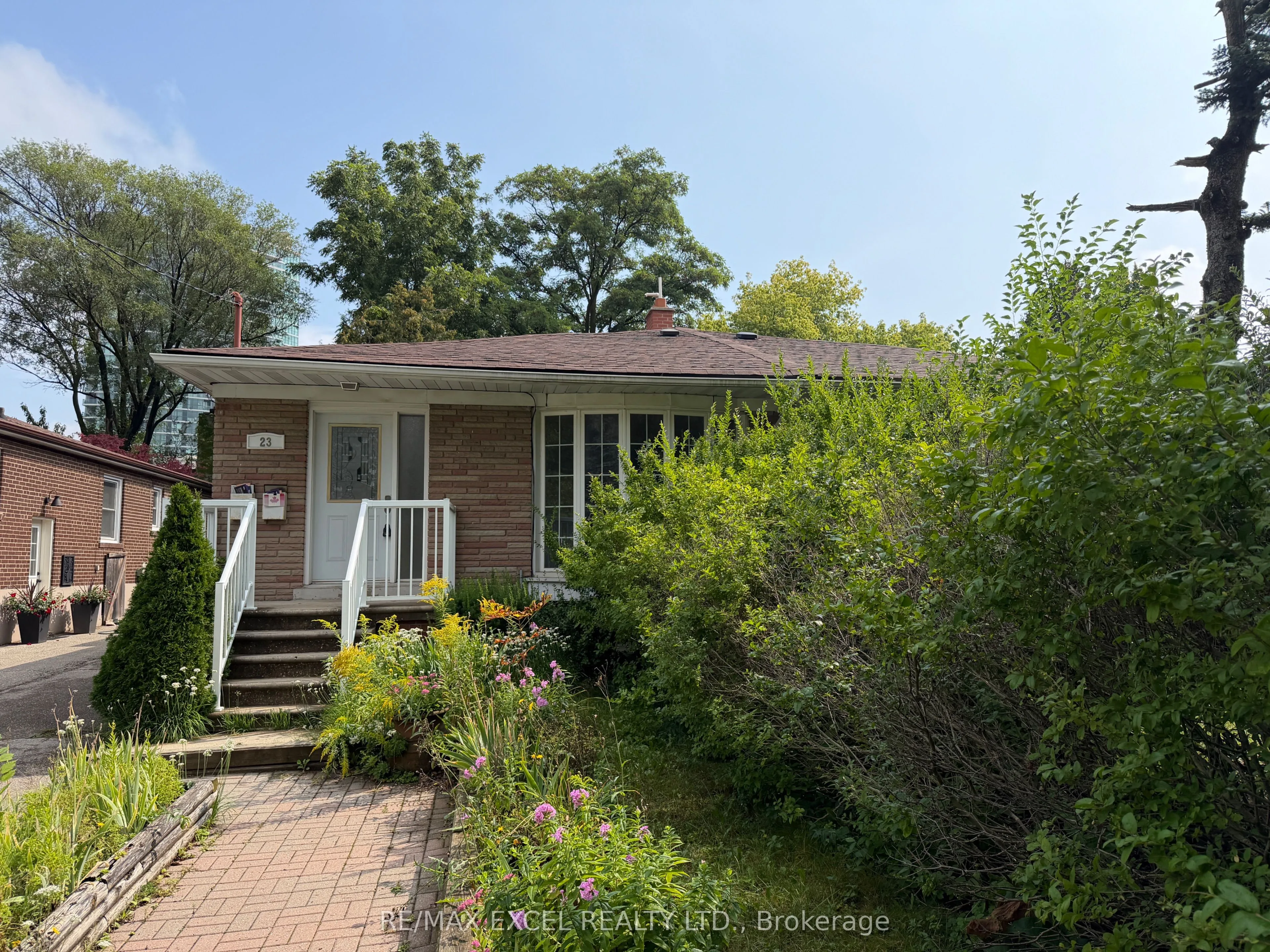 Semi-Detached Home For Lease | C13736428