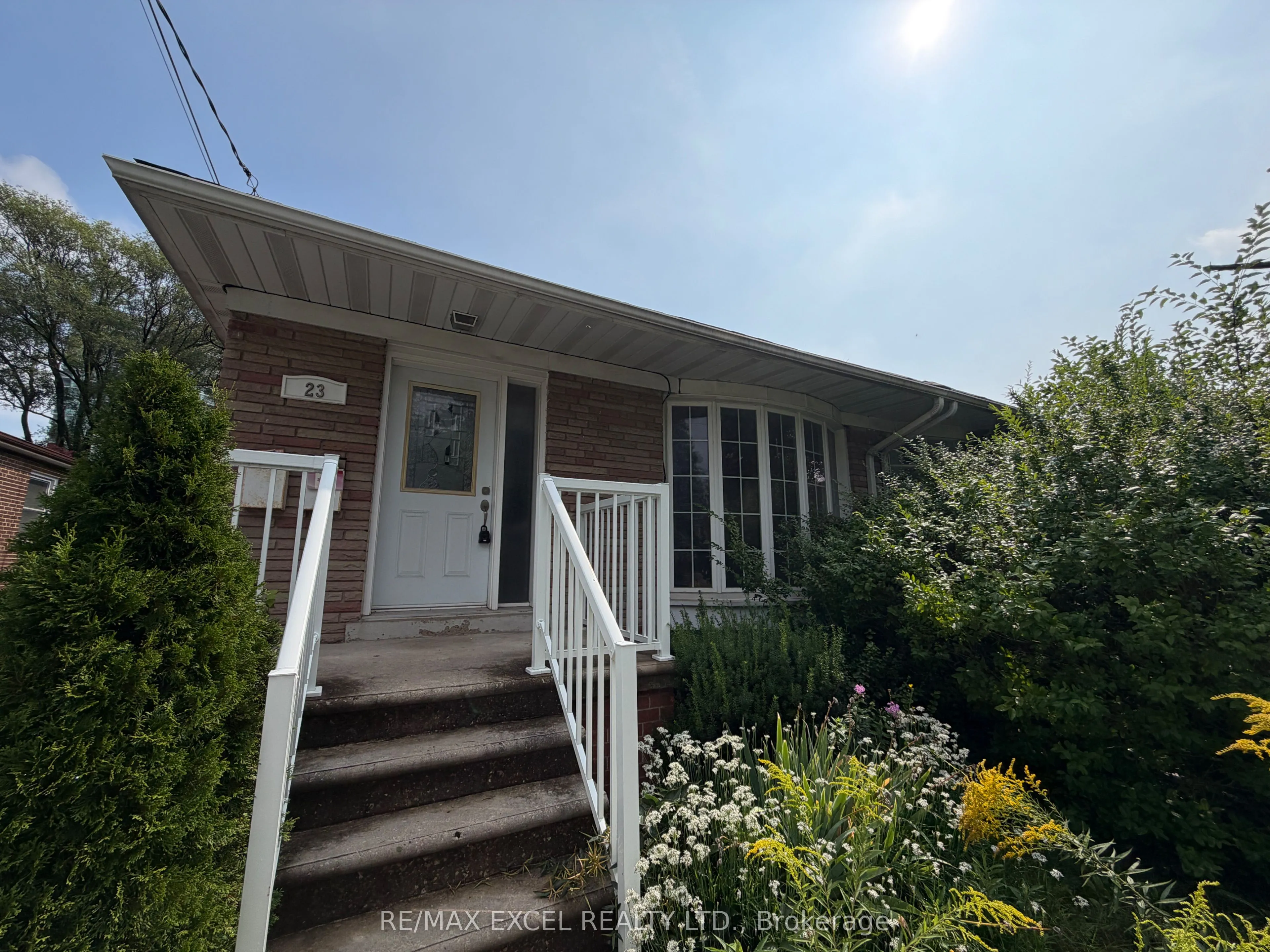 Semi-Detached Home For Lease | C13736488