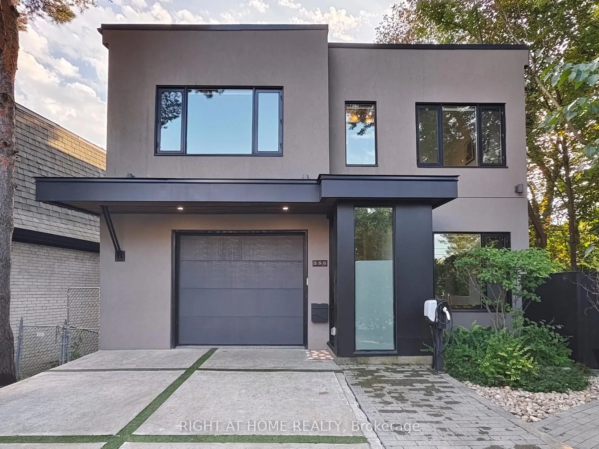 Detached Home For Sale | C13738608