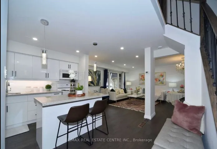 25  Ivanic  Court, Whitby, ON L1N 6E3